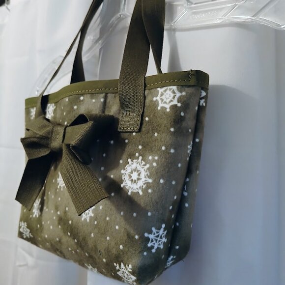 NEW Reusable Fabric Gift Bag Snowflake Christmas flannel with Bow double handle - Picture 2 of 4